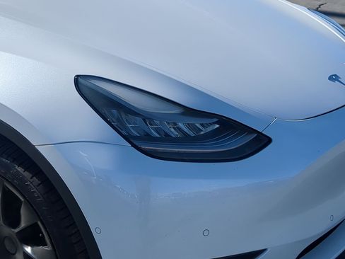 Used 2021 Tesla Model Y Long Range image 10