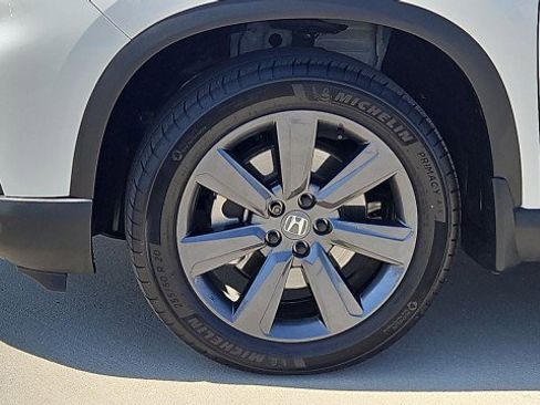 Used 2025 Honda Pilot Sport image 32