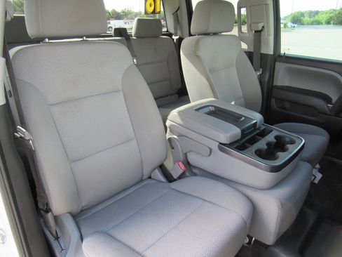 Used 2018 Chevrolet Silverado 1500 Custom w/ Trailering Package RWD image 9