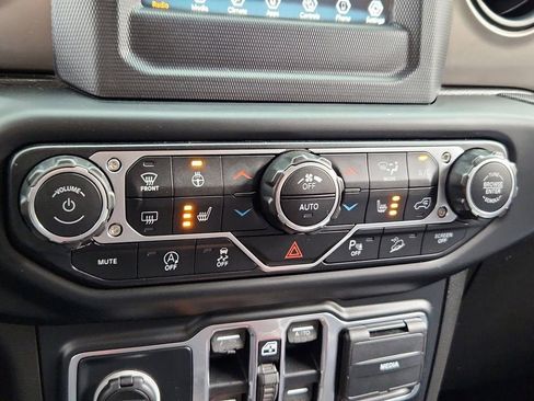 Used 2019 Jeep Wrangler Unlimited Sport S image 28