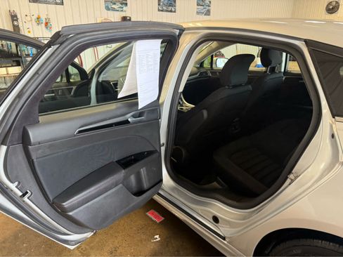 Used 2016 Ford Fusion SE FWD image 15