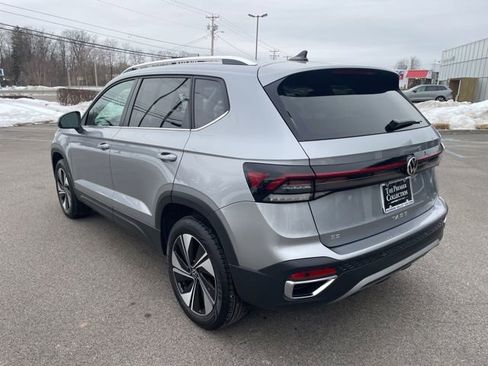 Certified 2025 Volkswagen Taos SE w/ Panoramic Sunroof Package image 2