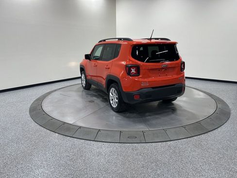 Used 2016 Jeep Renegade Latitude w/ Popular Equipment Group image 8