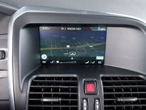 Used 2016 Volvo XC60 T5 Premier w/ Climate Package image 18