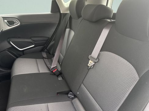 Used 2025 Kia Soul LX w/ LX Technology Package FWD image 25