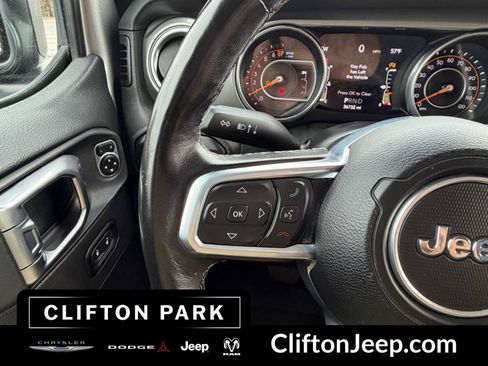 Used 2020 Jeep Gladiator Overland w/ LED Lighting Group AWD/4WD image 22
