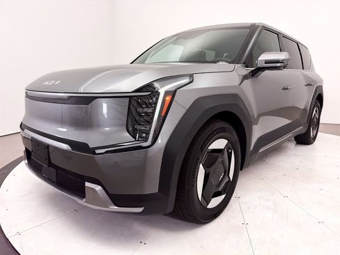 Used 2024 Kia EV9 Light Long Range RWD image 13