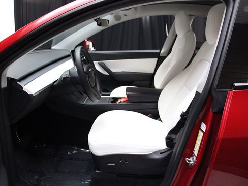 Used 2022 Tesla Model Y Long Range AWD/4WD image 32