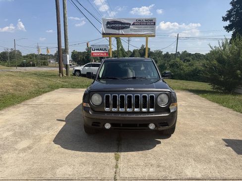 Used 2015 Jeep Patriot Latitude FWD image 2
