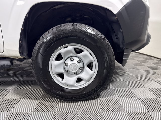 Used 2017 Toyota Tacoma SR AWD/4WD image 11