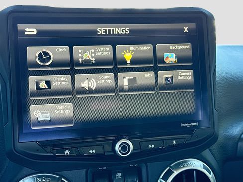 Used 2017 Jeep Wrangler Unlimited Sahara w/ Dual Top Group image 28