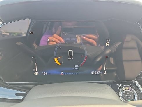 Used 2025 Chevrolet Trax RS w/ Sunroof Package FWD image 47