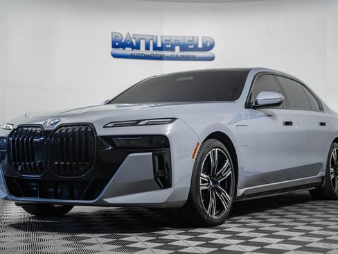 Used 2025 BMW 750e xDrive image 3