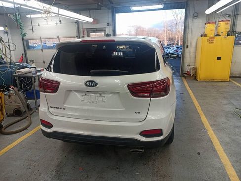 Used 2020 Kia Sorento LX image 4
