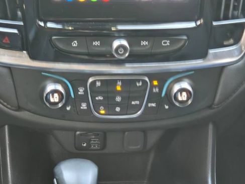 Used 2023 Chevrolet Traverse RS AWD/4WD image 19
