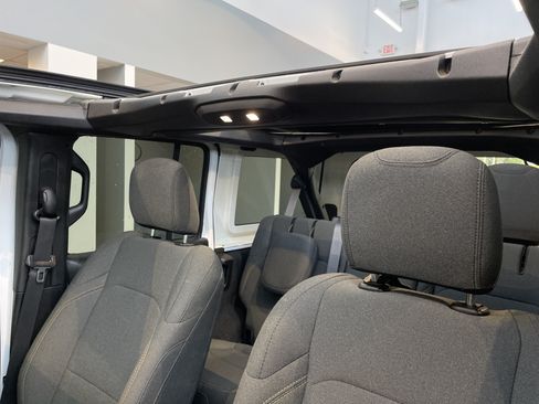 Used 2024 Jeep Wrangler Unlimited AWD/4WD image 30