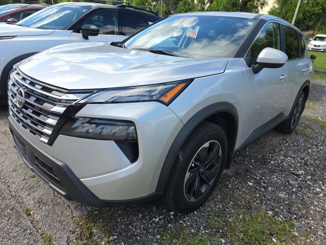 Used 2024 Nissan Rogue SV FWD image 3