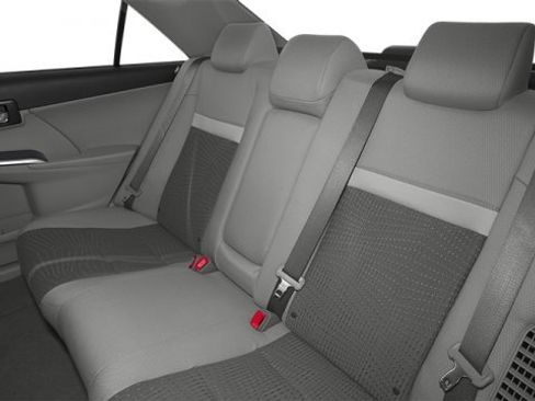 Used 2014 Toyota Camry LE image 14