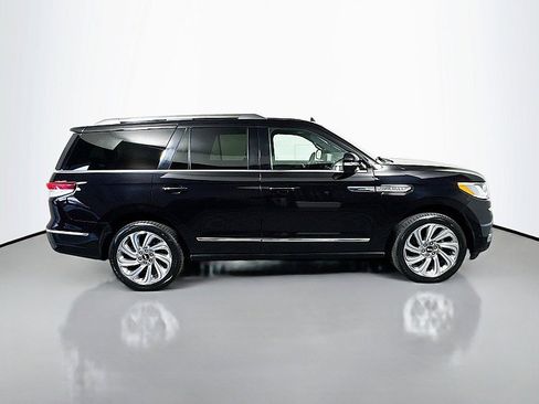 Used 2024 Lincoln Navigator Premiere image 8