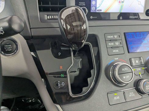 Used 2020 Toyota Sienna XLE w/ XLE Navigation Package FWD image 28
