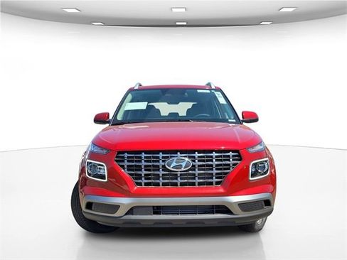 Certified 2025 Hyundai Venue Limited FWD image 6