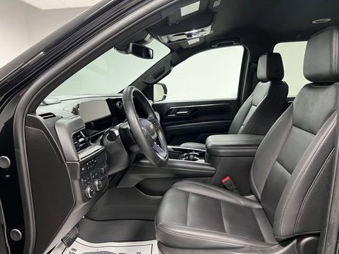 Used 2025 Chevrolet Suburban LT w/ Comfort Package image 18