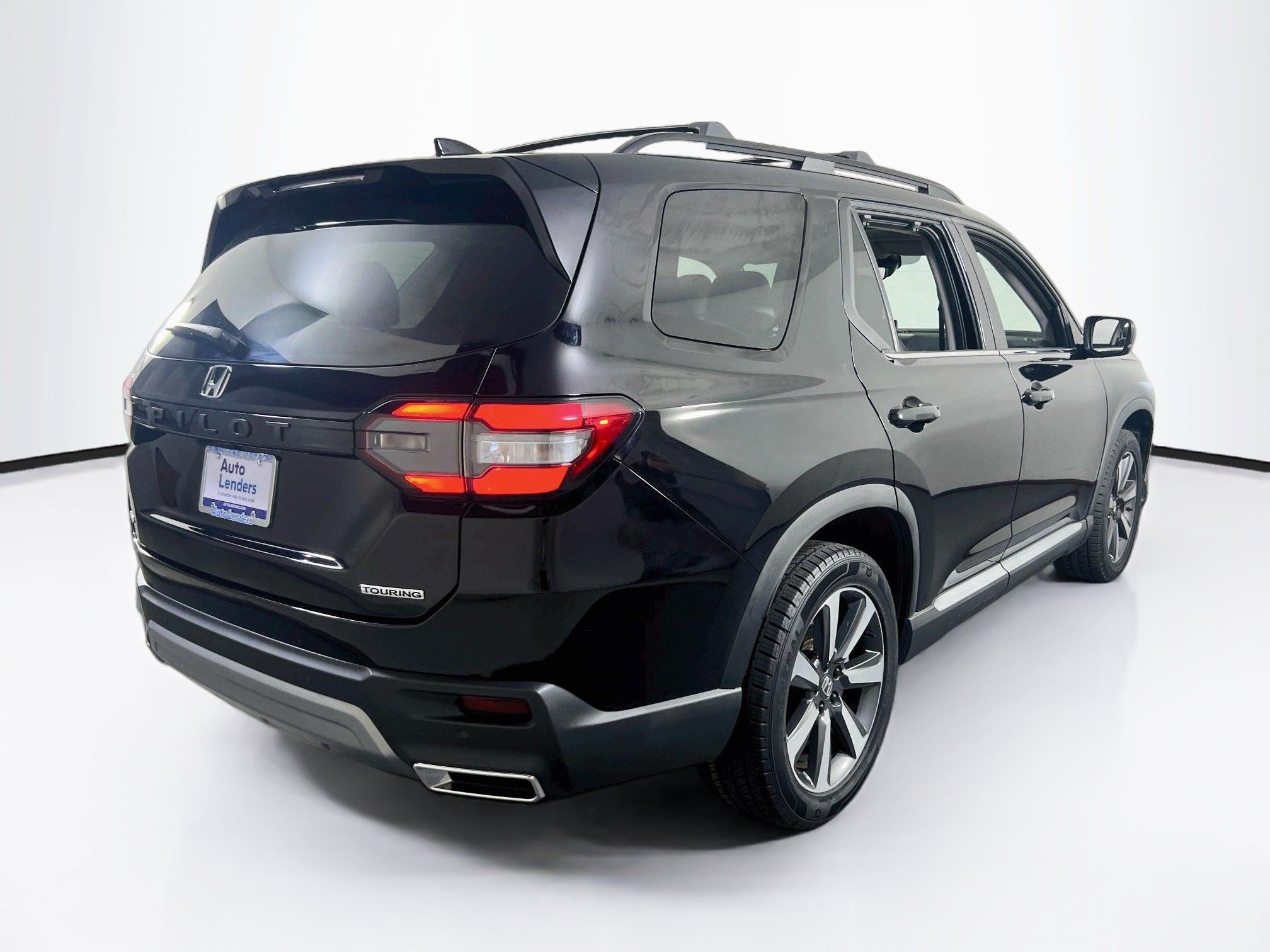 Used 2023 Honda Pilot Touring image 5