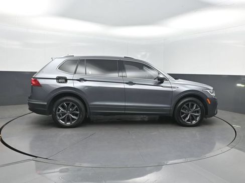 Used 2022 Volkswagen Tiguan SE FWD image 38