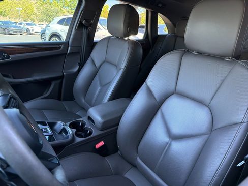 Certified 2023 Porsche Macan S AWD/4WD image 6