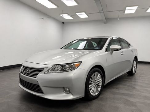 Used 2013 Lexus ES 350 w/ Luxury Pkg FWD image 2
