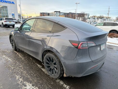 Used 2023 Tesla Model Y AWD image 5