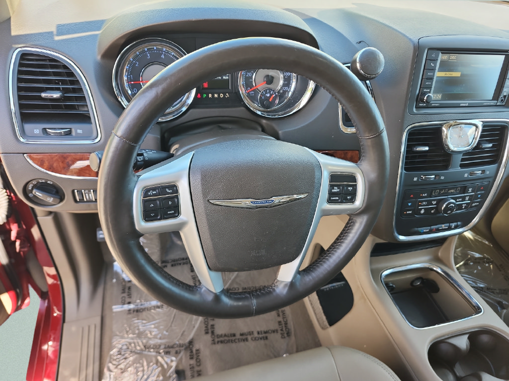 Used 2015 Chrysler Town & Country Touring-L w/ Driver Convenience Group FWD image 33
