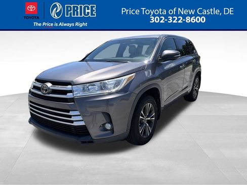 Used 2017 Toyota Highlander Plus AWD/4WD image 1