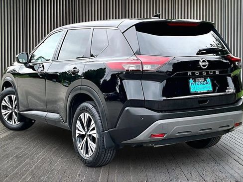 Used 2023 Nissan Rogue SV FWD image 3