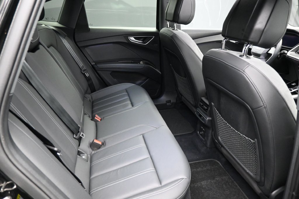 Used 2024 Audi Q4 e-tron Prestige AWD/4WD image 32