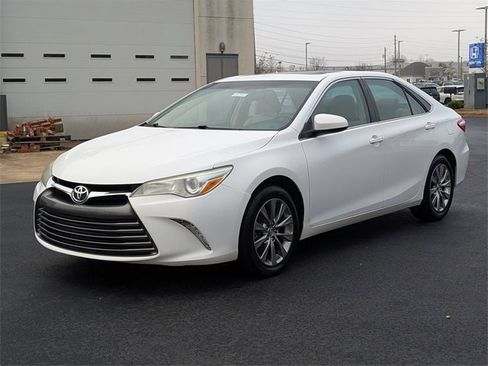 Used 2015 Toyota Camry image 29