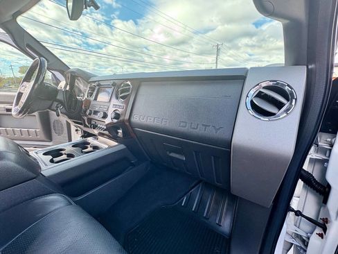 Used 2011 Ford F250 Lariat w/ Chrome Pkg image 29