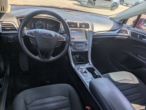 Used 2018 Ford Fusion SE w/ Fusion SE Technology Package FWD image 15
