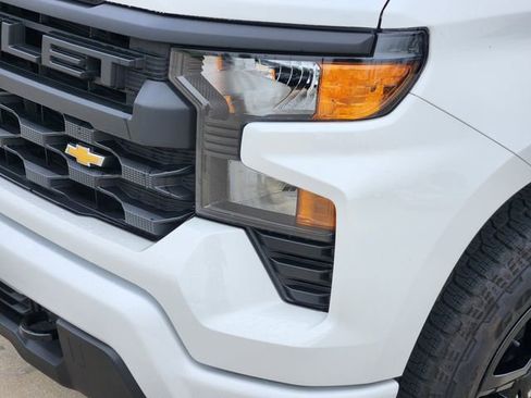Used 2025 Chevrolet Silverado 1500 Custom RWD image 9