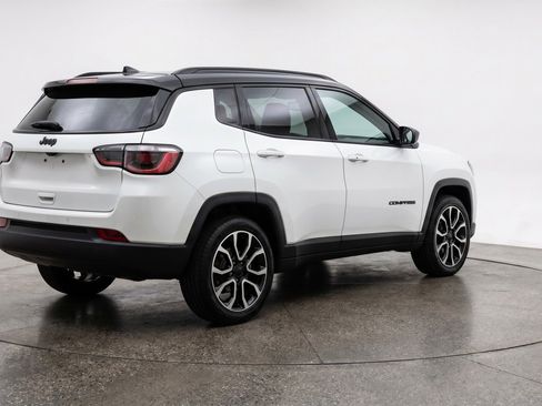 Used 2025 Jeep Compass Trailhawk AWD/4WD image 9