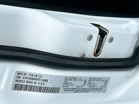 Used 2023 Jeep Cherokee Altitude Lux image 31