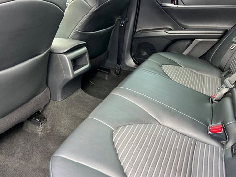 Used 2021 Toyota Camry SE w/ Convenience Package image 11