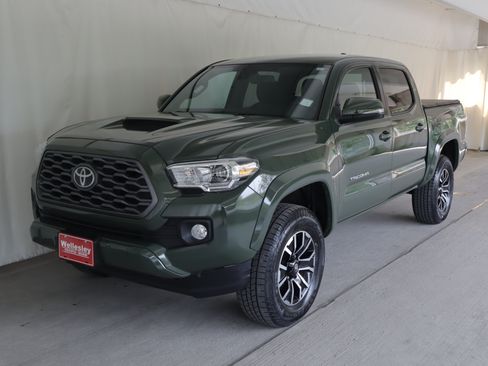 Used 2021 Toyota Tacoma TRD Sport w/ Technology Package AWD/4WD image 23