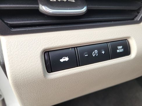 Used 2023 Nissan Altima 2.5 SV FWD image 9
