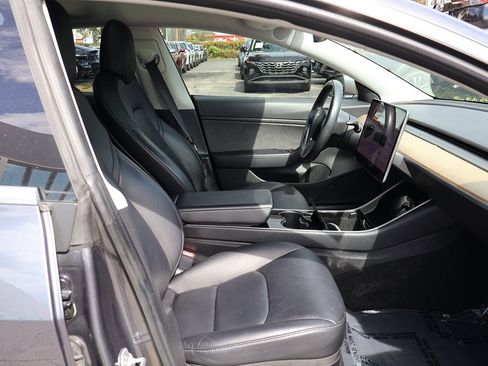 Used 2018 Tesla Model 3 Mid Range image 29