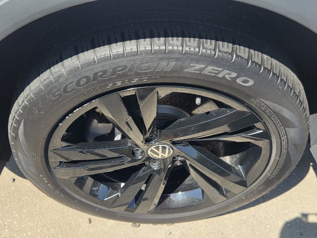 Used 2024 Volkswagen Tiguan SE R-Line AWD/4WD image 13