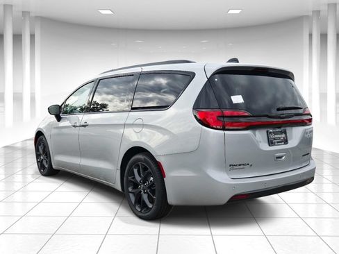 New 2026 Chrysler Pacifica Limited w/ S Appearance Package FWD image 5