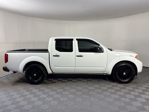 Used 2017 Nissan Frontier SV RWD image 8