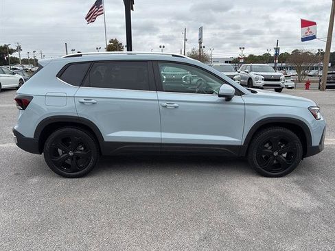New 2025 Volkswagen Taos SEL image 7