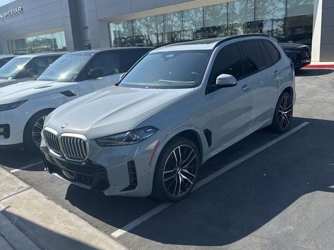 Used 2025 BMW X5 xDrive40i w/ M Sport Package AWD/4WD image 5